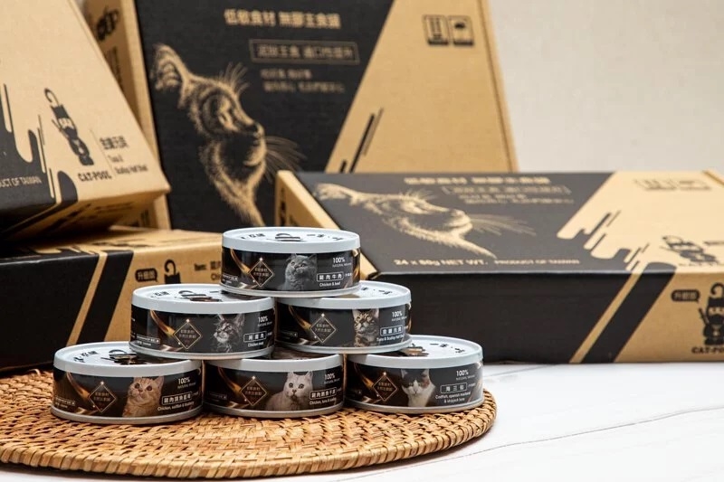 這款產品主打不添加人工膠類、維他命 K3 及防腐劑，完全符合 AAFCO 營養標準，讓你餵得安心又放心。