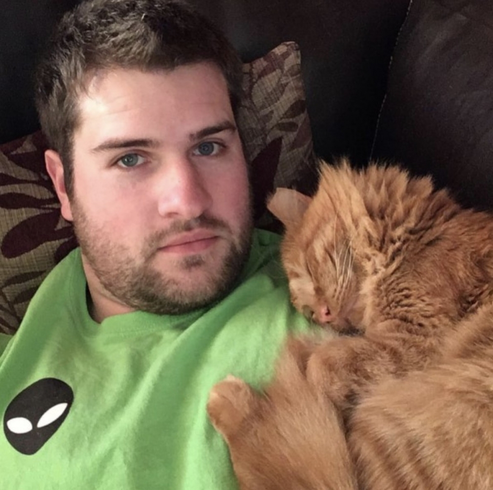 男子領養貓,帶貓回家