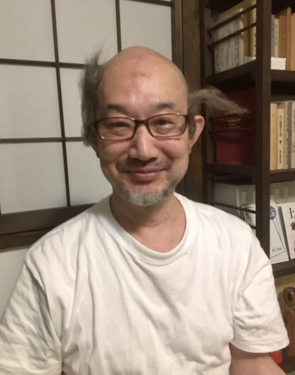 日本推特,光頭大叔把貓毛做成假髮