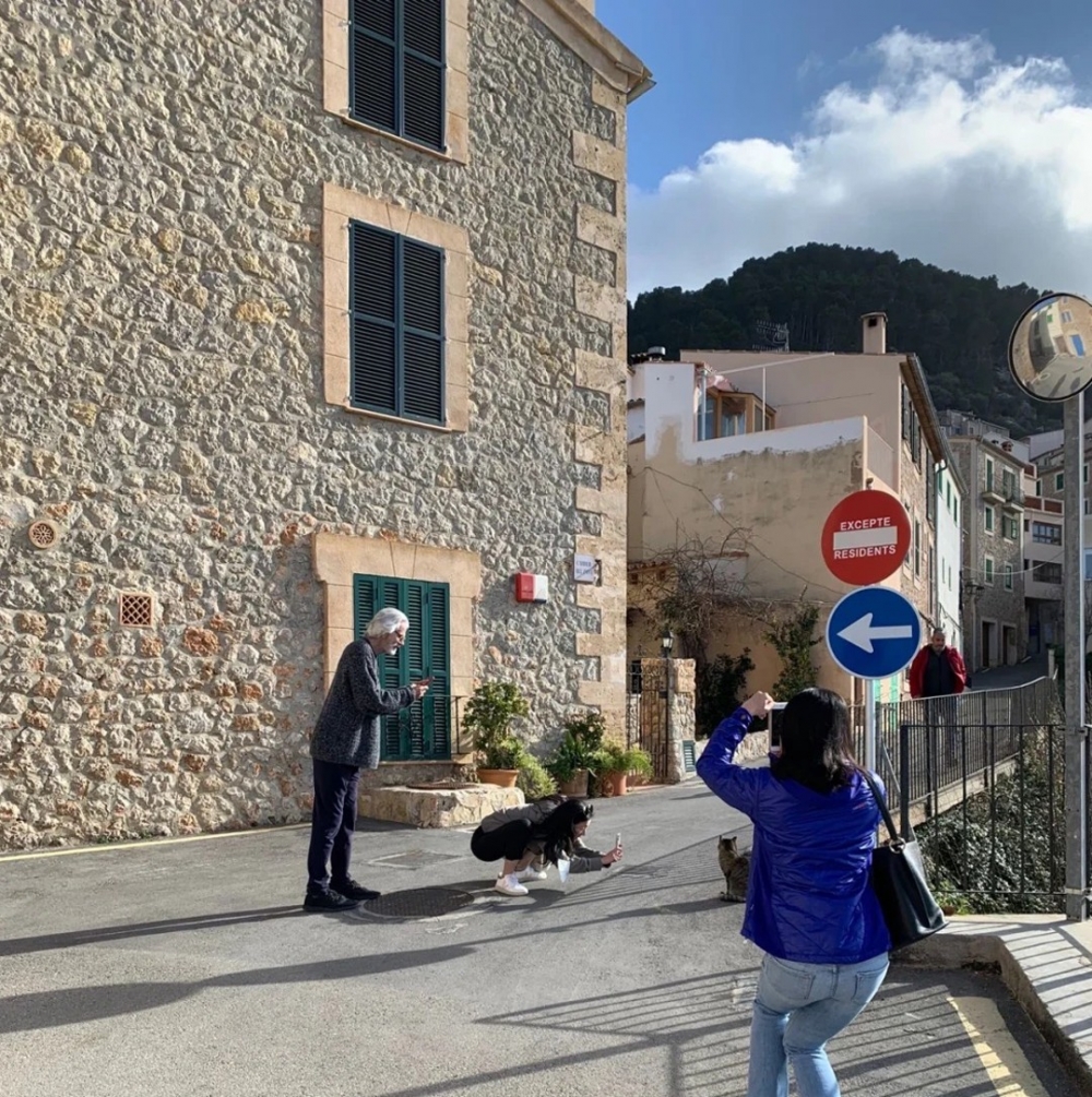 喵：「怎麼後面的後面還有人呀！」