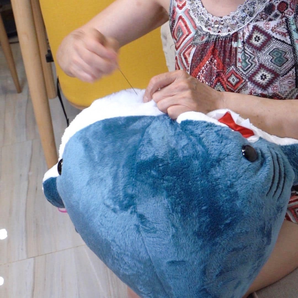 奴才：「阿嬤出手，嘴巴沒有」