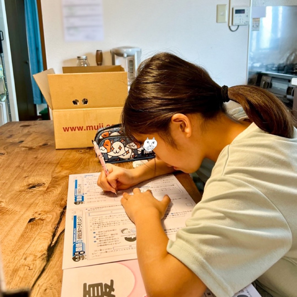 小奴才：「怎麼感覺涼颼颼的···」