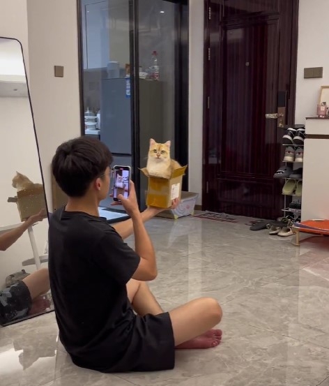 奴才：再拍一張喔~