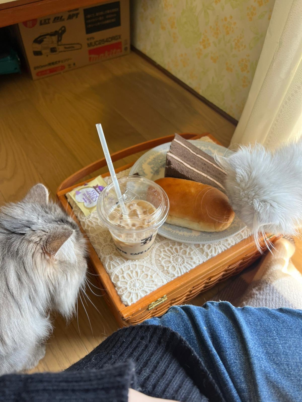 奴才：欸！我的下午茶你們不能吃啊