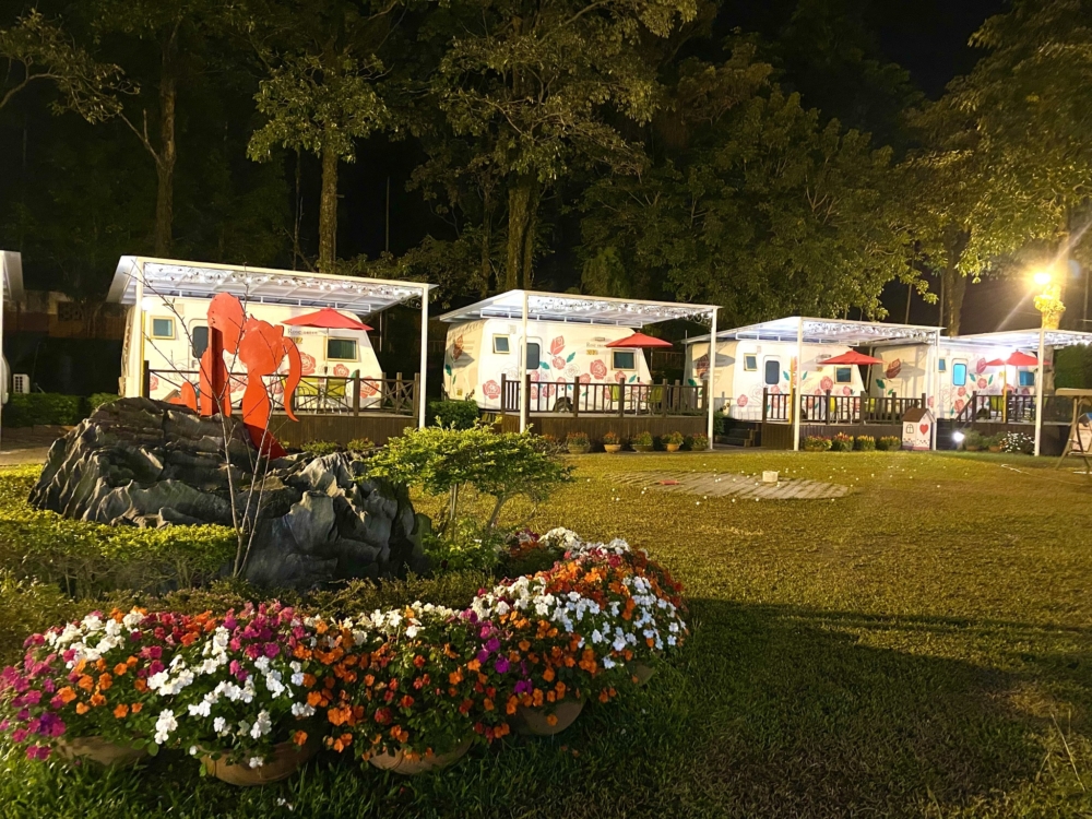 詩情花園渡假村露營車