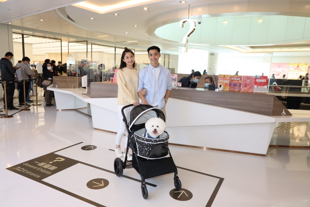 寵物必須乘坐寵物車或袋，不能手抱。