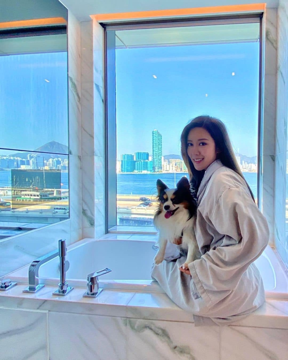 香港維港凱悅尚萃酒店以超吸睛的無邊際頂樓泳池吸引不少人入住。