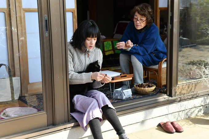 有喜子和女兒菜穗子的對話，展現了母女之間的親密關係，同時也反映出有喜子在婚姻中的孤獨與掙扎！