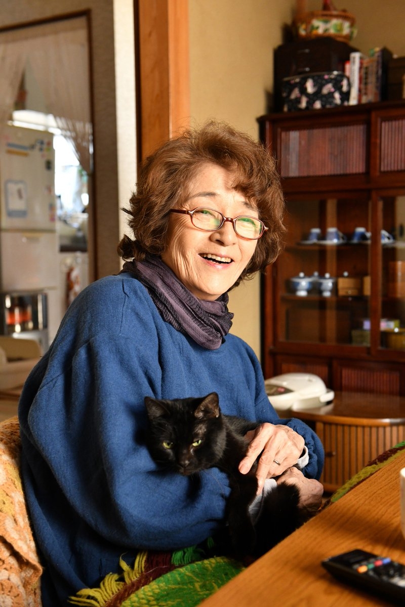 蘋果成功地演繹出小不點這一高達13歲的熟齡角色，讓觀眾在牠的眼神中感受到深厚的情感～