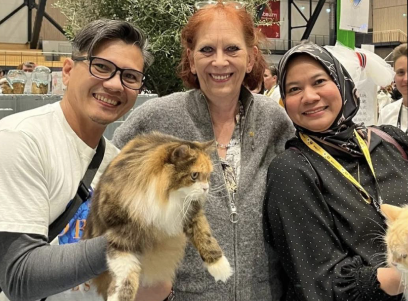 Baby原本是街頭流浪貓,在主人沙哈布丁蘇益和羅愛達夫婦悉心照料下,迎來了脫胎換骨的重生~