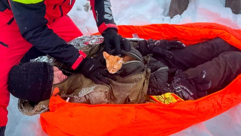 救援人員救了杜達。