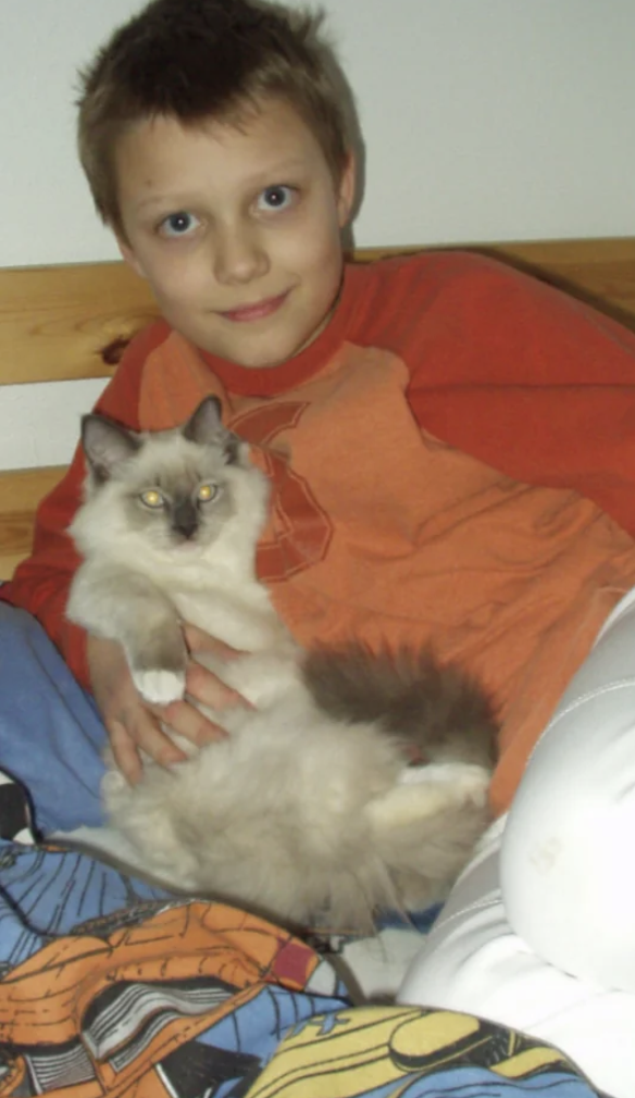 20年前一人一貓的合照。