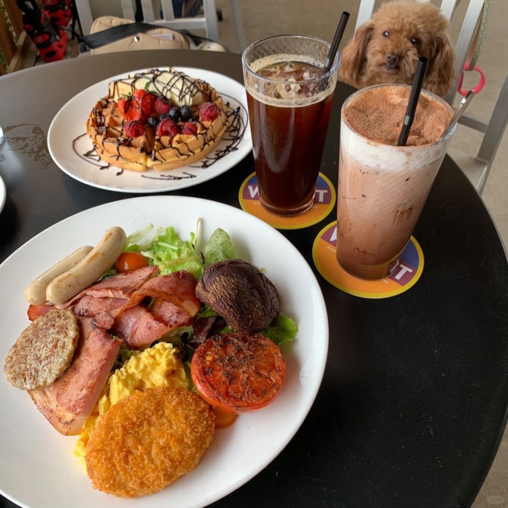 一邊吹住海風，一邊享受精緻嘅西餐，真係好放鬆！