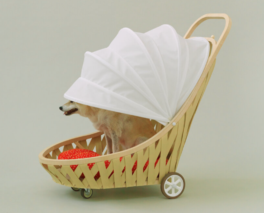 伊東豊雄（Toyo Ito）為「狗狗的建築」設計展打造一款靈感來自嬰兒推車的作品