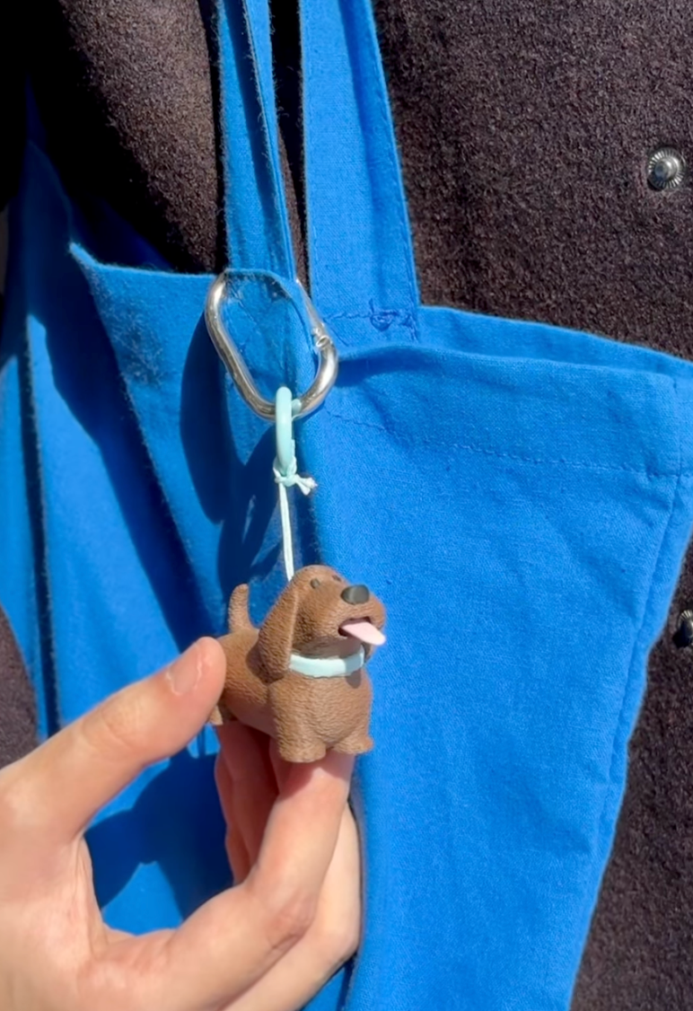 小巧輕盈，掛在包包上完全不會有負擔～