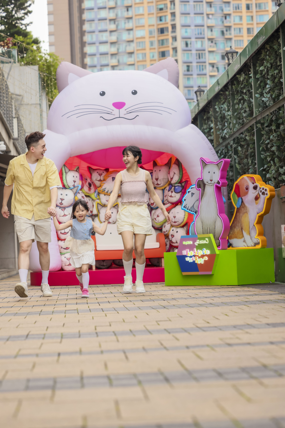 am化身為3米高的巨型充氣貓窩，歡迎每一位訪客的到來