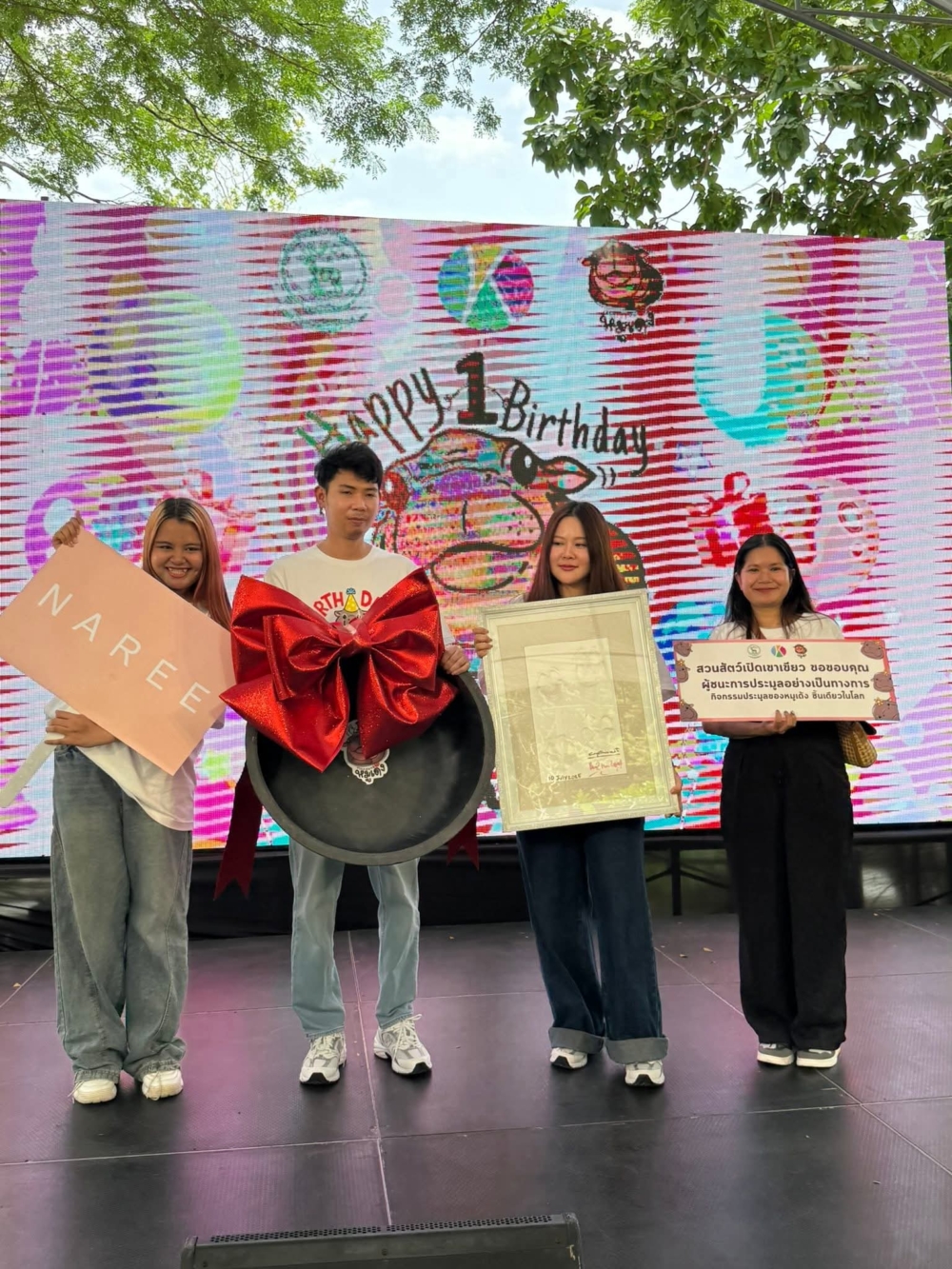 忠實粉絲都來看Moo Deng啦！