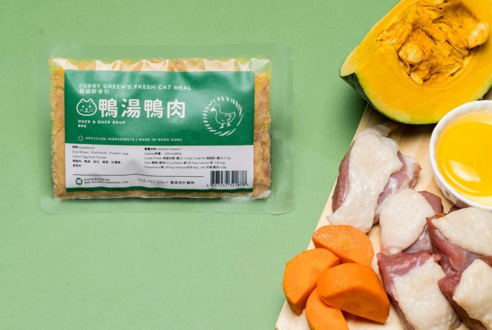 這款專為成年貓咪調配的優質鴨肉鮮食，結合了瘦鴨肉的營養和滋補鴨湯，打造均衡美味的一餐。