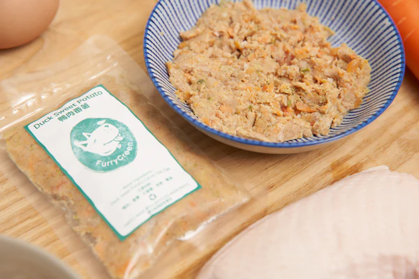 專為敏感體質狗狗研製的低致敏配方，採用100%天然食材。