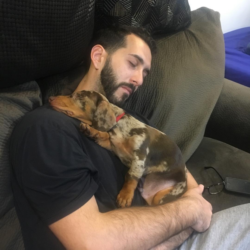 只有當事人親身處於事故現場，並在物理上受到威脅與心理創傷，才具資格申請精神損害賠償。