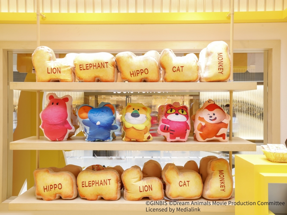 其中迷你擦膠玻璃樽，更可享現場客製化名字雕刻服務。