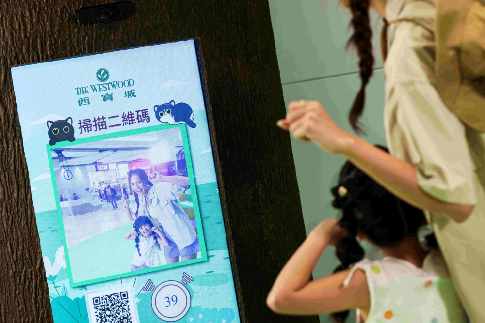 現場互動自拍機,打卡留影後即時掃描QR code,影像即可下載至手機。