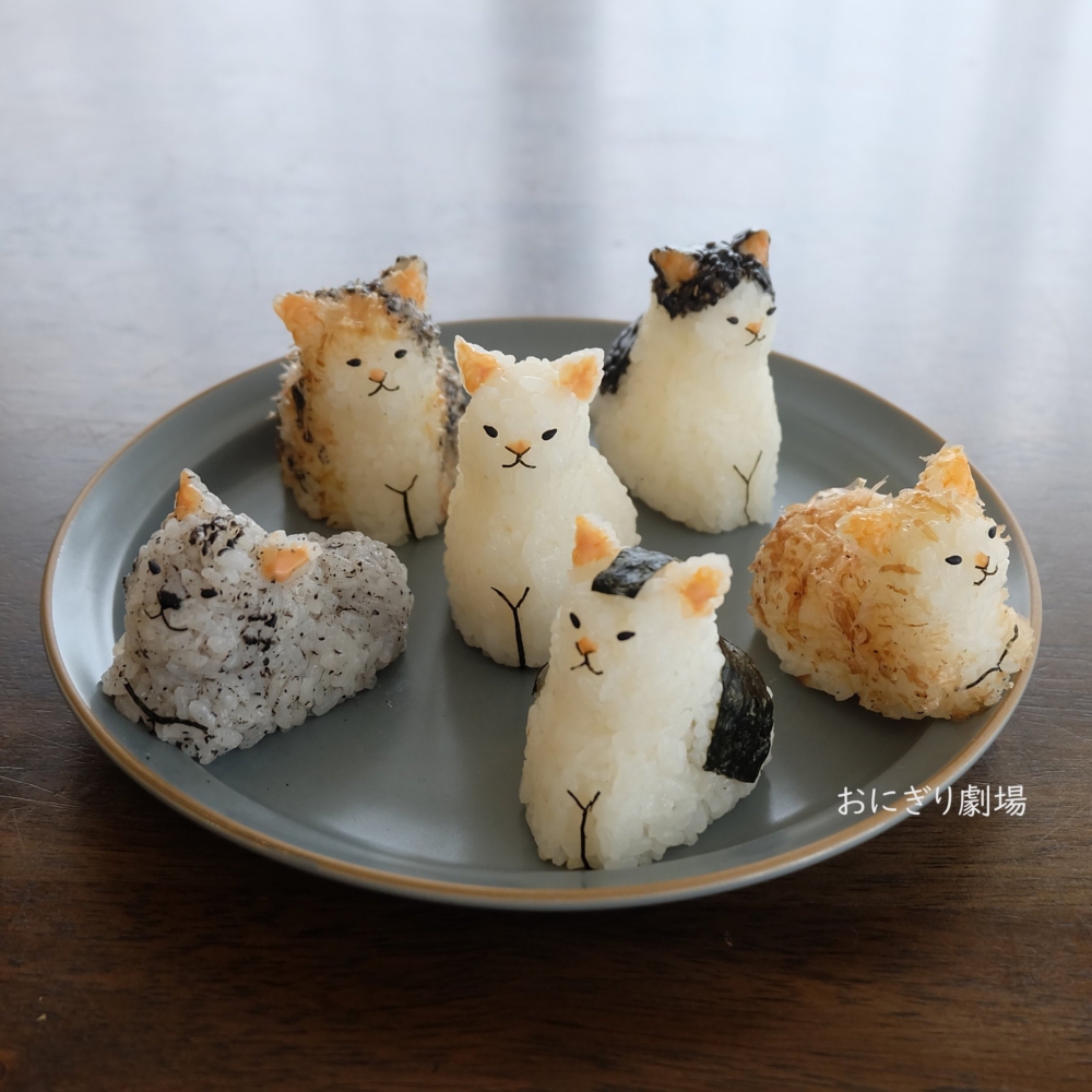 貓奴尖叫警報!おにぎり劇場用飯糰捏出流浪貓 可愛神還原貓咪表情 萌到網民直呼捨不得吃🍙🐱