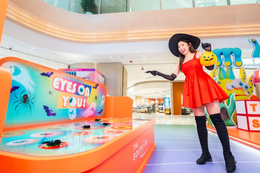 逢星期五、六、日及公眾假期，商場中庭設有萬聖節攤位遊戲，包括「眼仔碌碌」、「帽子戲法」及「有眼無蛛」等趣味挑戰