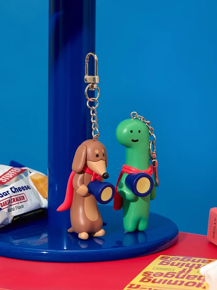 JOGUMAN 臘腸狗超人吊飾亮相：結合可愛造型與實用手電筒功能