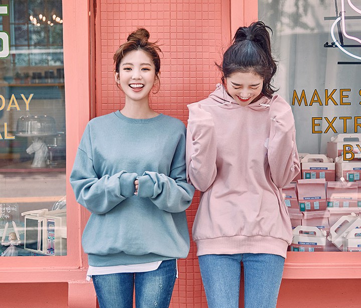chuu http://en.chuu.co.kr/product/cookie-and-cream-pullover/17428/?cate_no=313&display_group=1#.WACBxvl97IV