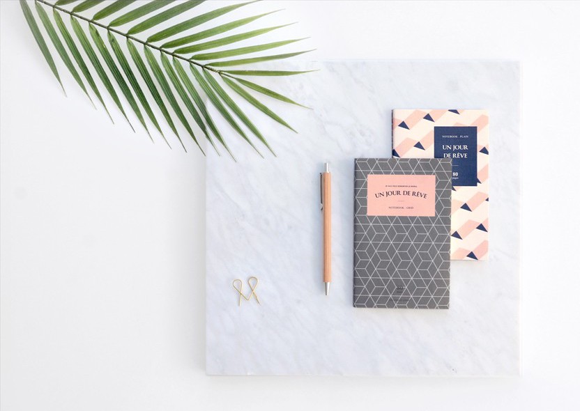 10x10shop http://www.10x10shop.com/product/%E6%A0%87%E5%BF%97%E6%80%A7%E7%9A%84%E5%8F%A3%E8%A2%8B%E9%92%9E%E9%9D%A2/32714/cid/706