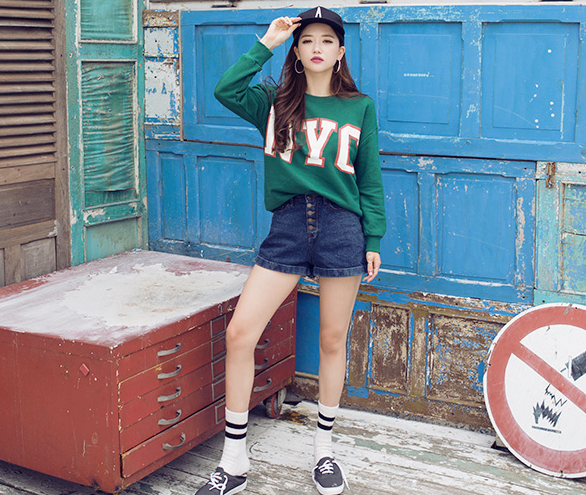chuu http://cn.chuu.co.kr/product/%E7%99%BE%E6%90%AD%E9%A3%8E%E6%8E%92%E6%89%A3%E7%82%B9%E7%BC%80a%E5%9E%8B%E9%AB%98%E8%85%B0%E7%89%9B%E4%BB%94%E7%9F%AD%E8%A3%A4/13908/?cate_no=563&display_group=1