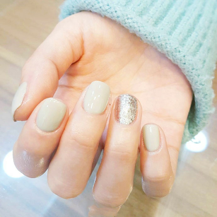 nails