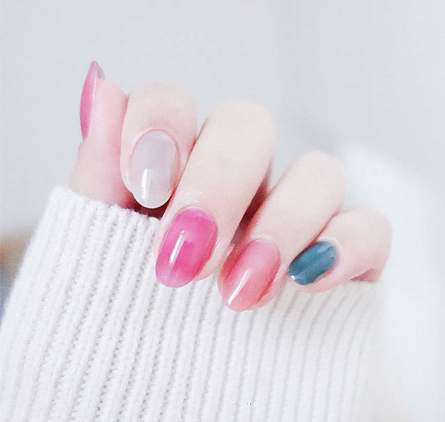 nails