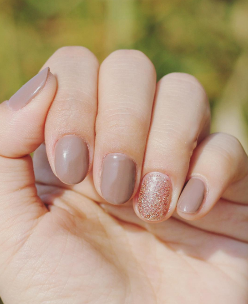 nails