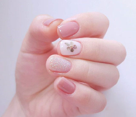 nails