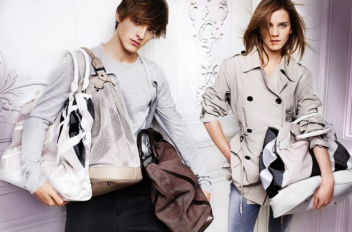 Alex-Watson-Burberry-alex-watson-23790056-690-455