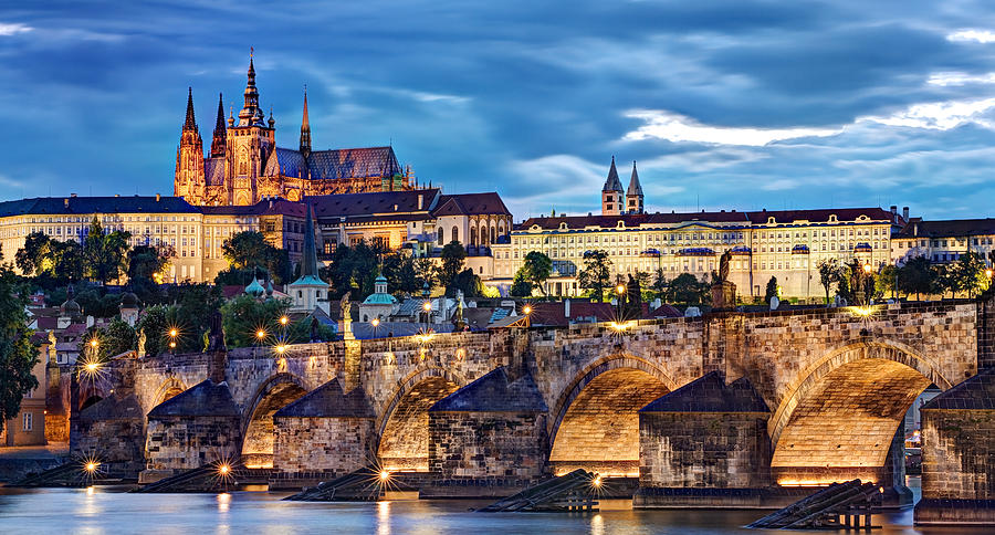 charles-bridge-And-prague-castle
