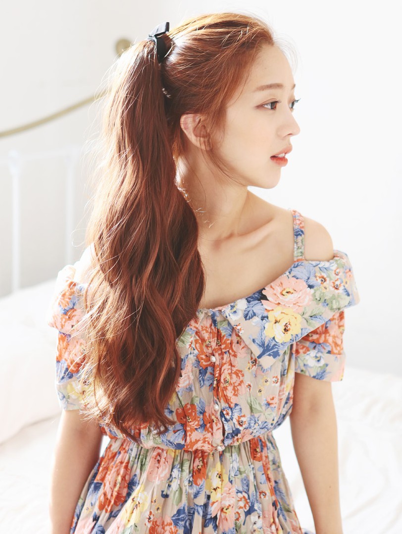 pinkage http://pinkage.net/Product/Detail/view/pid/3834/cid/490/spn/Ponytail-ribbon-Dale-Wright-lex-Yarns-supreme-Yarns