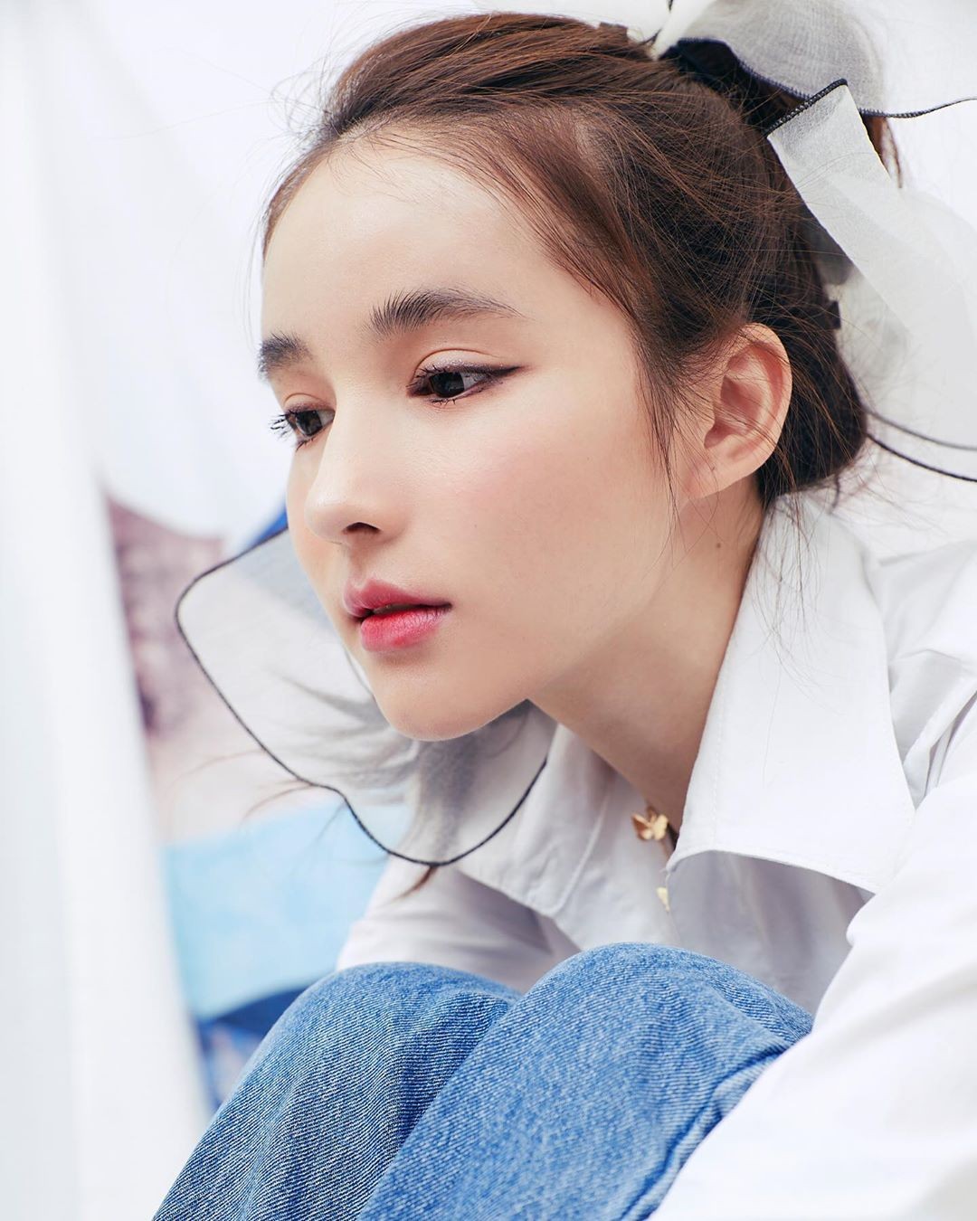 泰國變性人Yoshi Rinrada拍完《為愛所困》劇集後才正式完成變性手術。Yoshi Rinrada除了已接受了隆乳及「淨身」的變性手術。