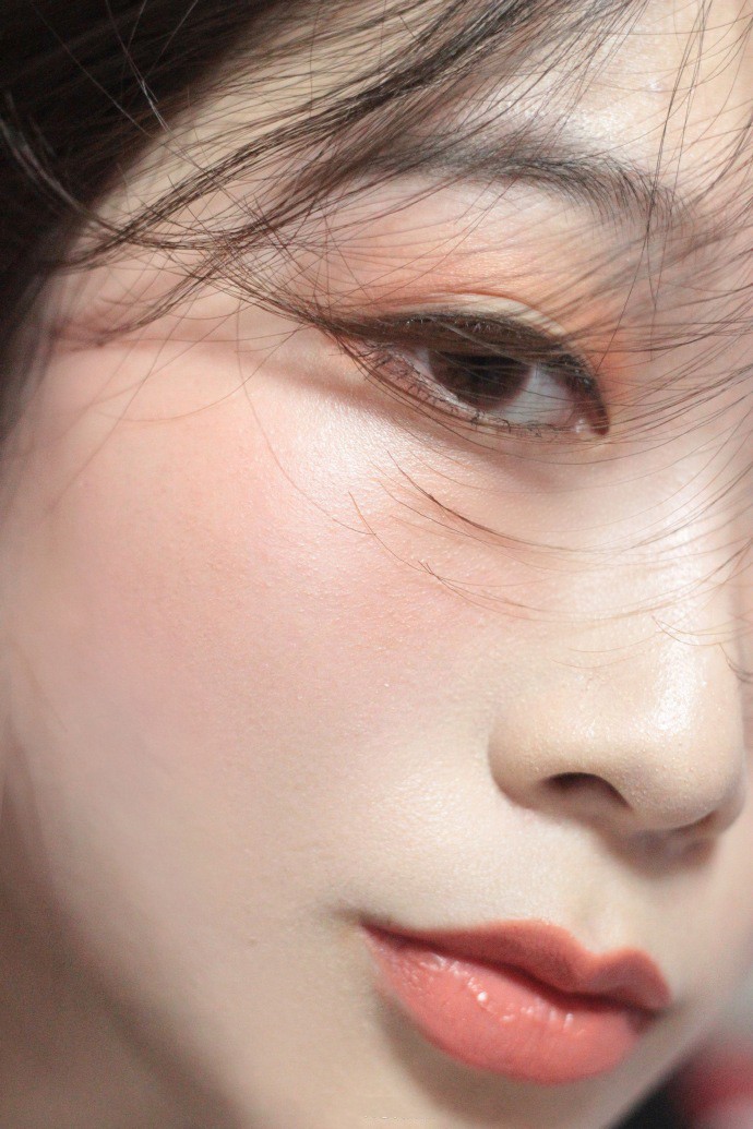 6dd11257gy1ffxz473x3vj223u35shdu