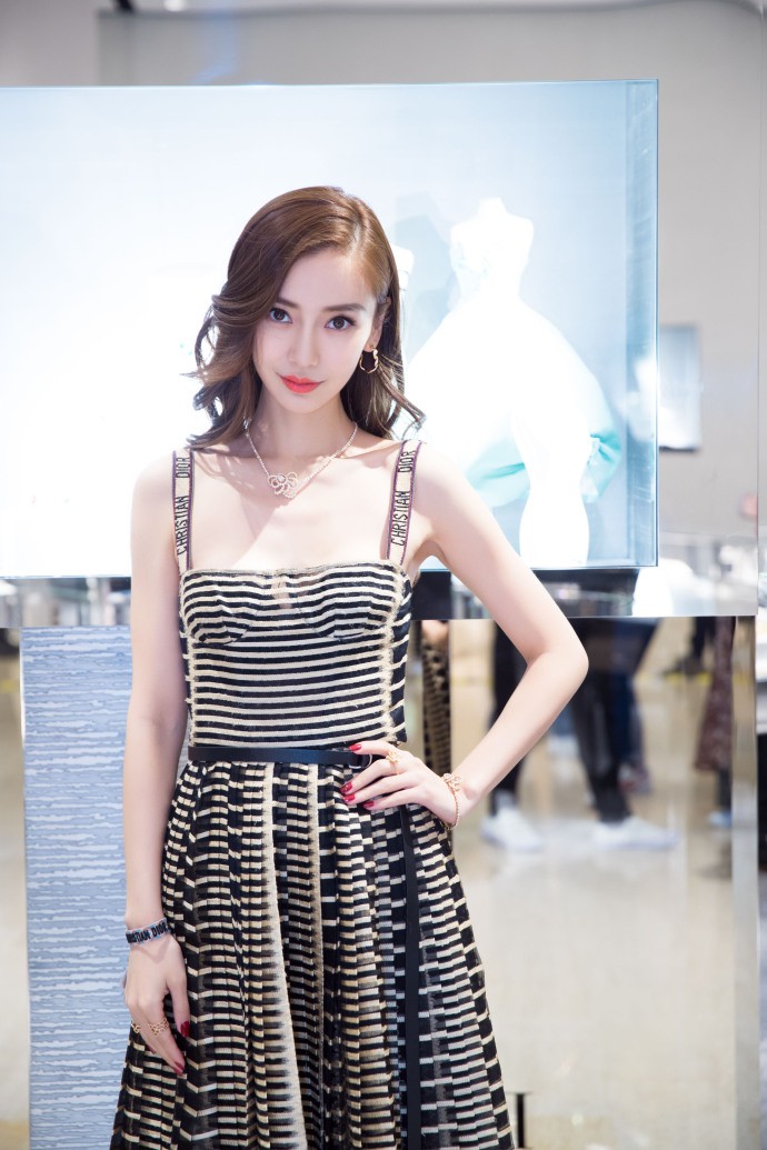 9c8a3b69ly1fkmjooq8aaj21yx2ye4lt