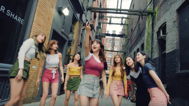 twice-likey-alley