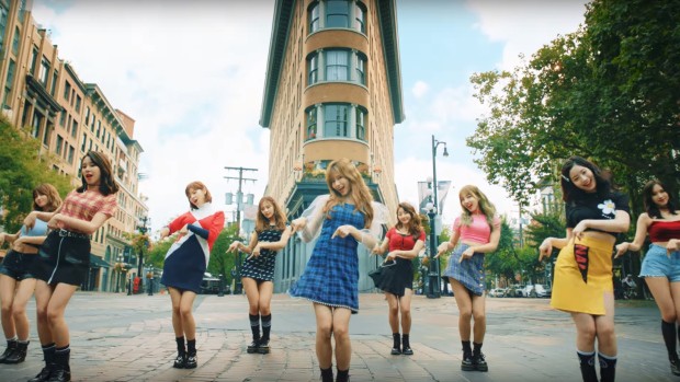 twice-likey-music-video