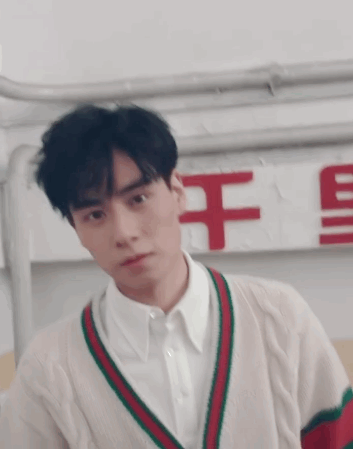 005BaUfBly1fm8750dga3g30jc0om7wp