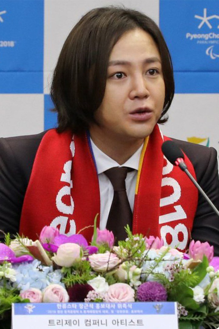 guen-shek-fat-handsome-korea-kpop_0004_DQgCGyHVwAIxGj0 (1)