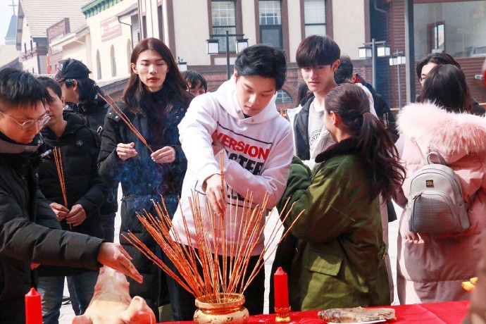 6b3c3b91gy1fozqr67lo7j21400qo7hj