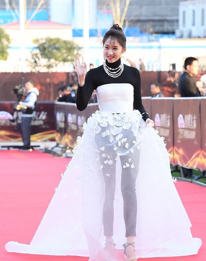 71482140ly1fpc8gwh1dnj20le0sgq71