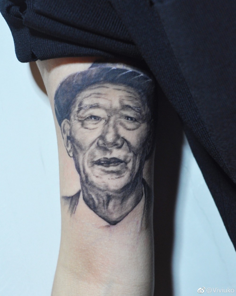 81c10c3fgy1fp8r7rozcyj22742qwe81