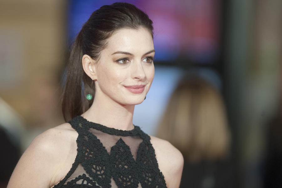 sssAnne Hathaway13